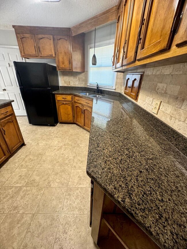 Photo - 205 Oak Bluff Dr