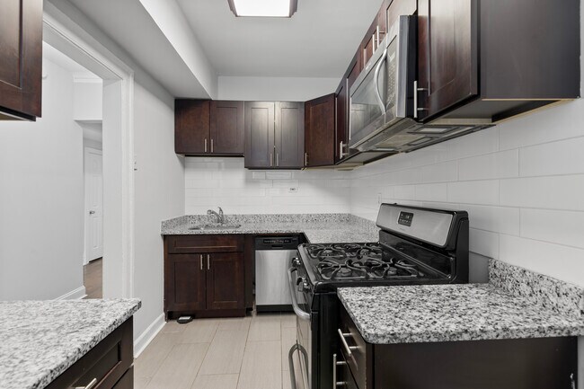 Photo - 1112 W Glenlake Ave Unit 1