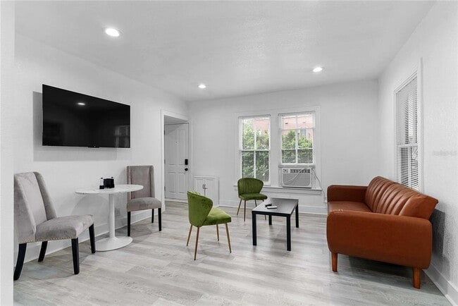 Photo - 412 Harwood St