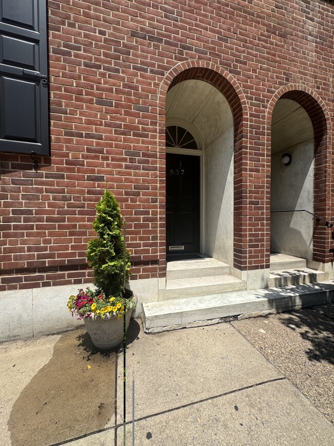 Front Entrance - 637 Spruce St