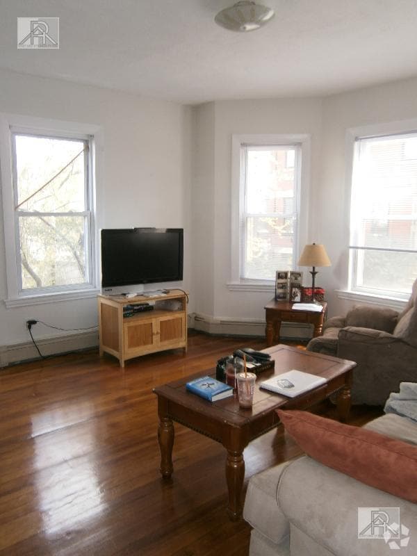 Building Photo - 2 bedroom in Brookline MA 02245 Unit 1 Rental