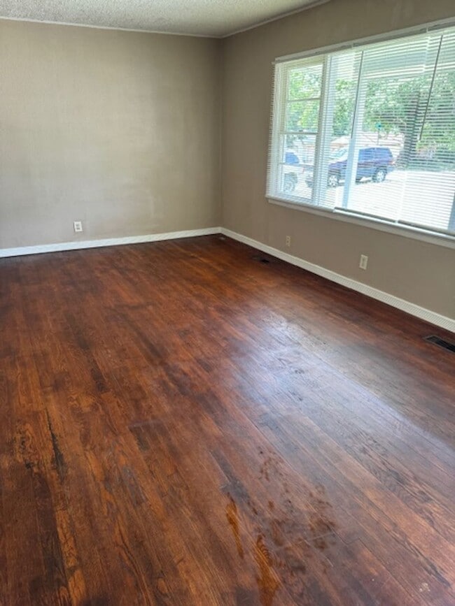 Photo - 1672 S Maple Ave