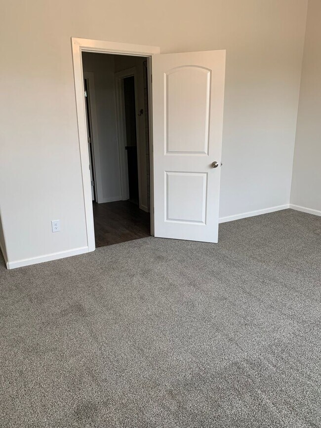 Photo - 3 bedroom, 2.5 bathroom, 2 car garage Gated Neighborhood