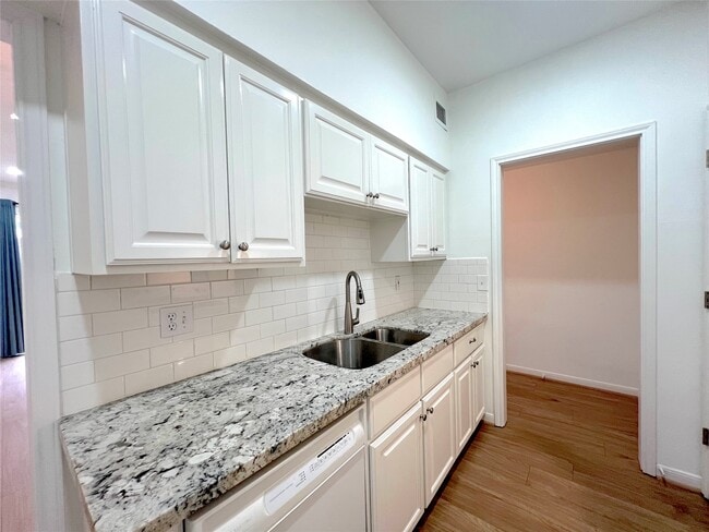 Photo - 2425 Underwood St Unit 154