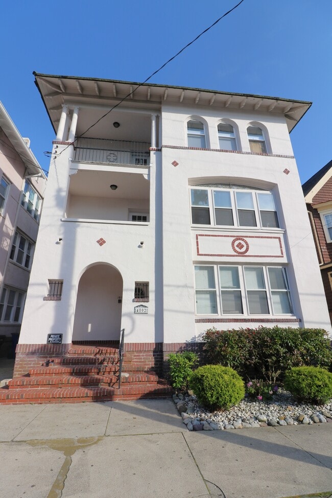 Building Photo - 4802 Ventnor Ave Unit A