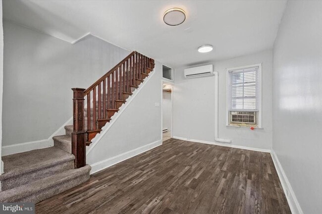 Photo - 1039 W Russell St