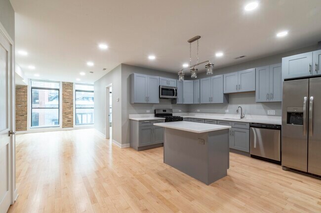 Photo - 23 W Hubbard St Unidad 3A