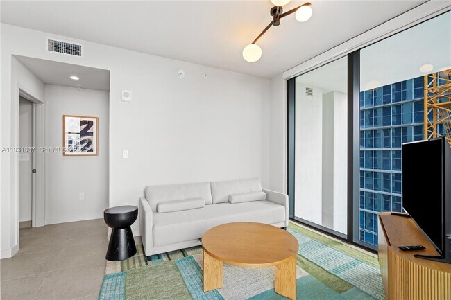 Photo - 11 NE 6th St Unidad 2101