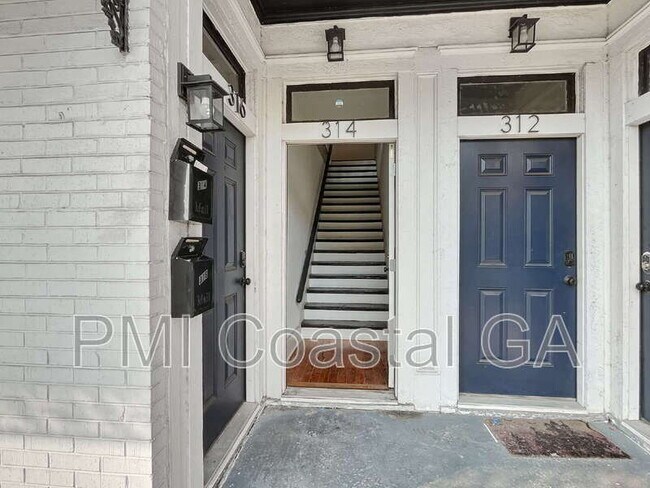 Building Photo - 314 W 42nd St Rental