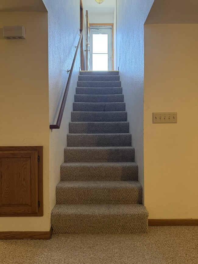 Building Photo - 304 3rd St NE Unit Apt A