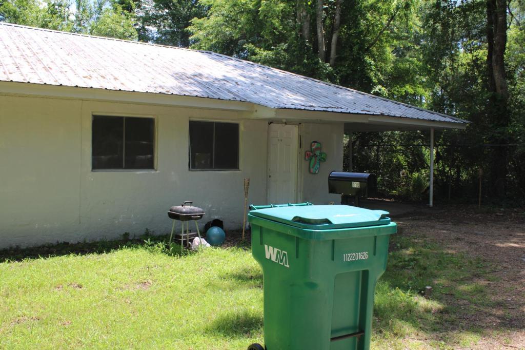 Photo - 102 Pecan Ln House