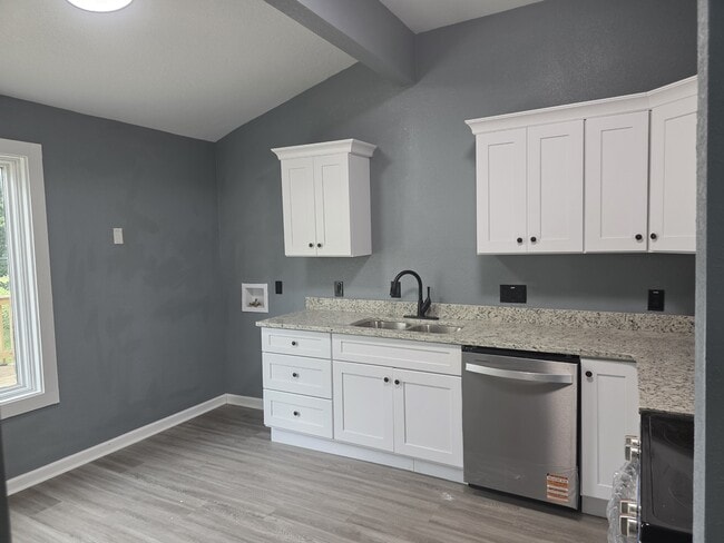 Photo - 307 E Pembroke Ave