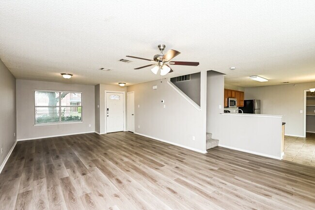 Photo - 949 Canary Dr