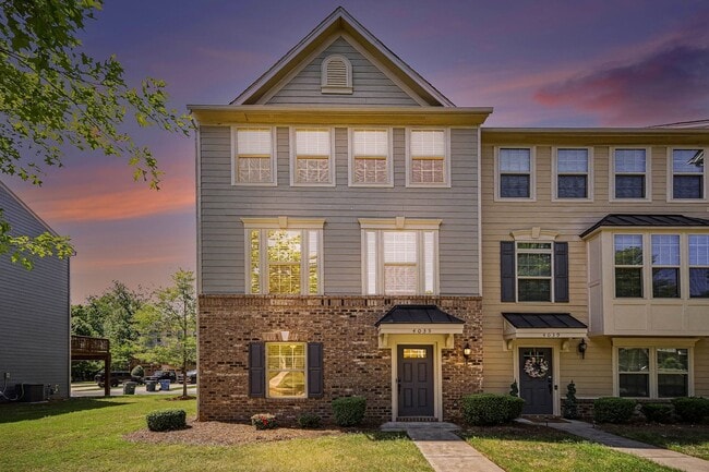 Photo - 4 Bed/3.5 Bath Townhouse for RENT!