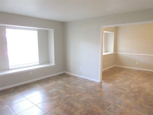 Photo - 3022 Kenross St