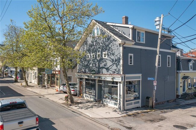 Building Photo - 515 Thames St Rental