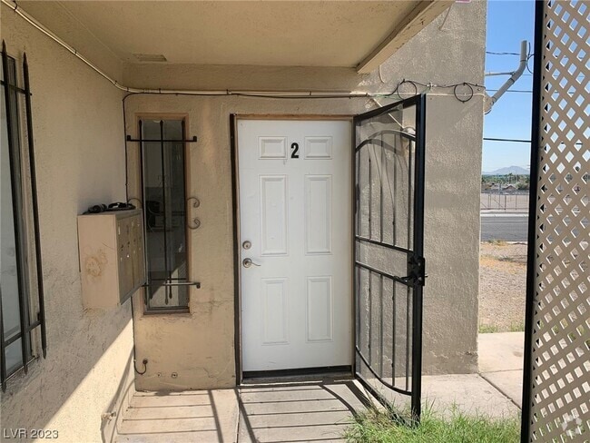 Building Photo - 1613 E Constantine Ave Rental