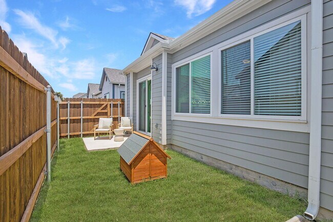 5553 Lockhart Ln