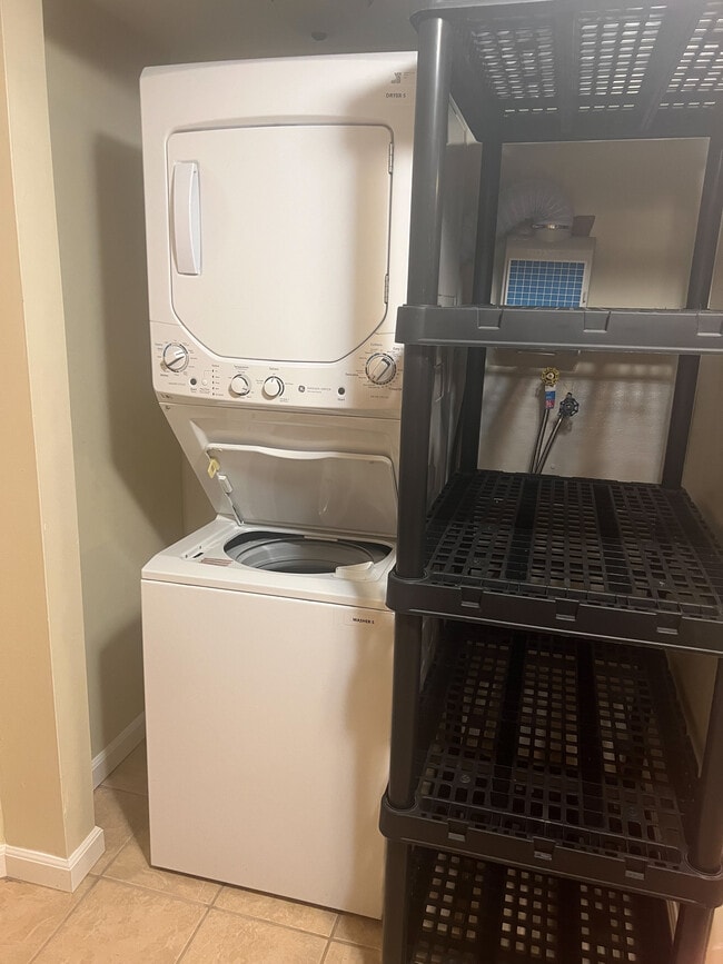 Building Photo - 13901 120th Ave Unit Furnished 1 bedroom basement apt.