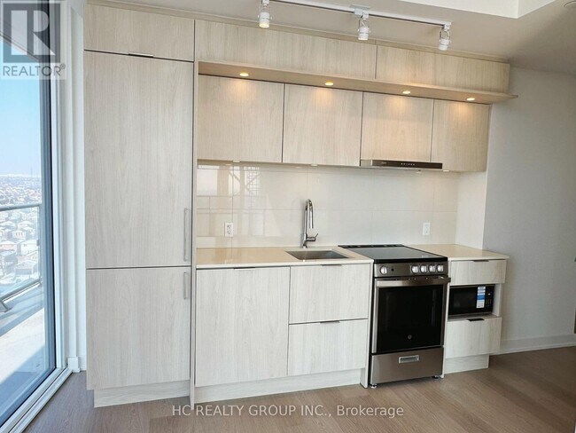 Photo - 448 Burnhamthorpe Rd W Unit 1010