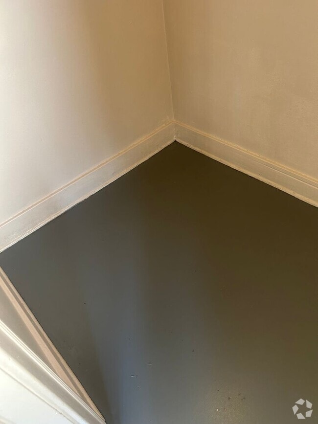 Building Photo - 614 6th St Rental