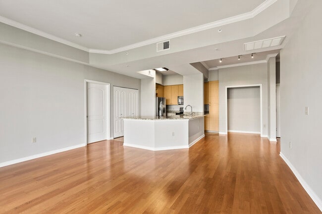 Photo - 3225 Turtle Creek Blvd Unidad 626