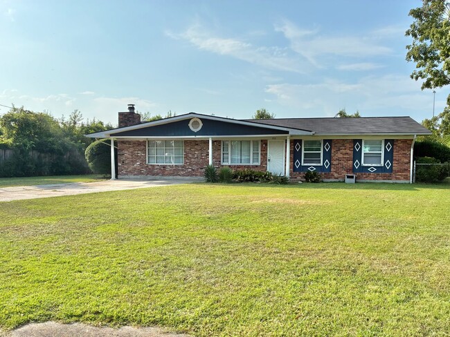 Building Photo - 1910 Preston Dr