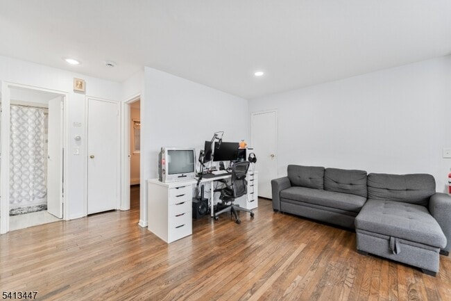 Photo - 104 N Beverwyck Rd