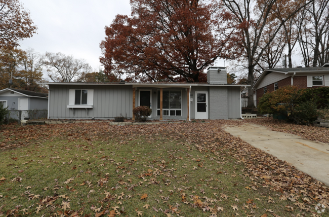 Building Photo - Two-bedroom, one-bathroom home