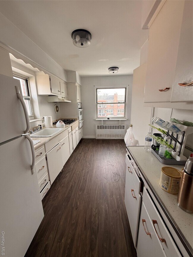 Photo - 61-12 70th St