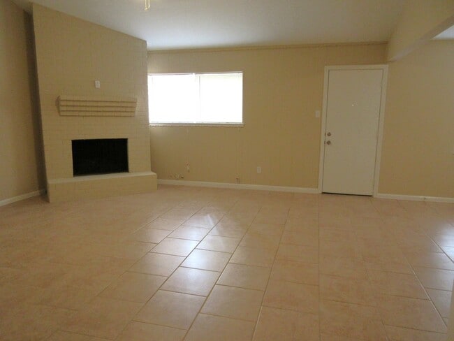 Photo - 714 Cherry Valley Dr