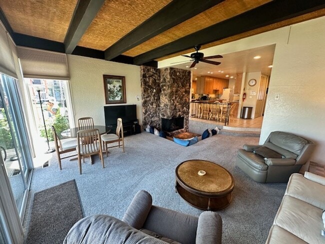 Building Photo - Condo with beautiful channel views availab...