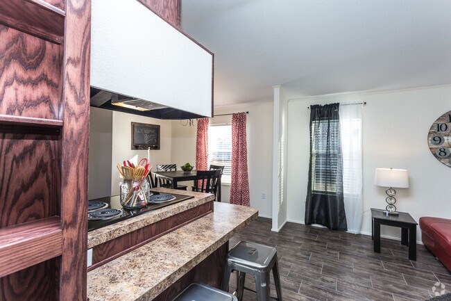 3BR, 2BA - 1280 SF - Northbrook Villas