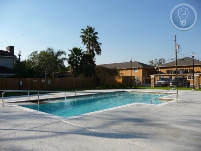 Pool - Village Park North Apartments