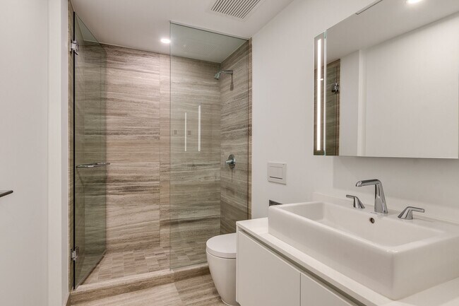 Photo - 1480 Howe St