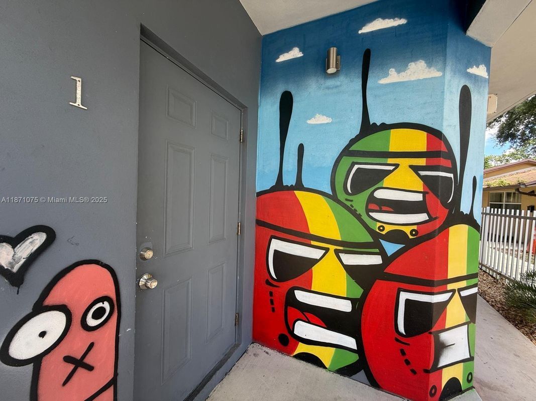 Photo - 541 NW 33rd St