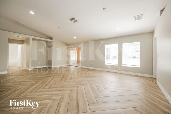 Photo - 203 Roat St