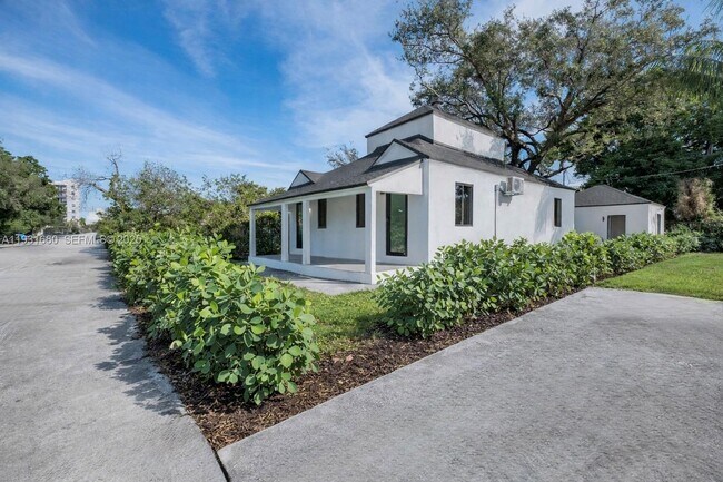 Photo - 6911 NW 4th Ct Unidad C