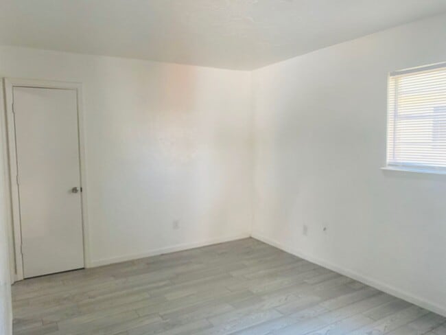 Photo - 305 S 5th St Unidad B