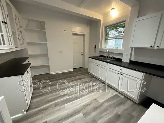 Photo - 219 E Cottage Pl