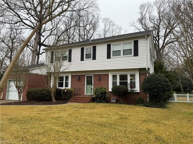 Building Photo - 3716 S Queensgrove Cir