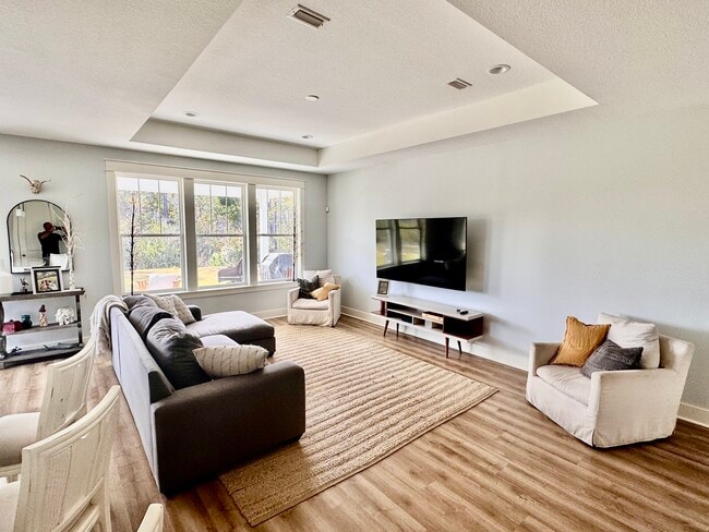 Photo - 300 Foxtail Wy