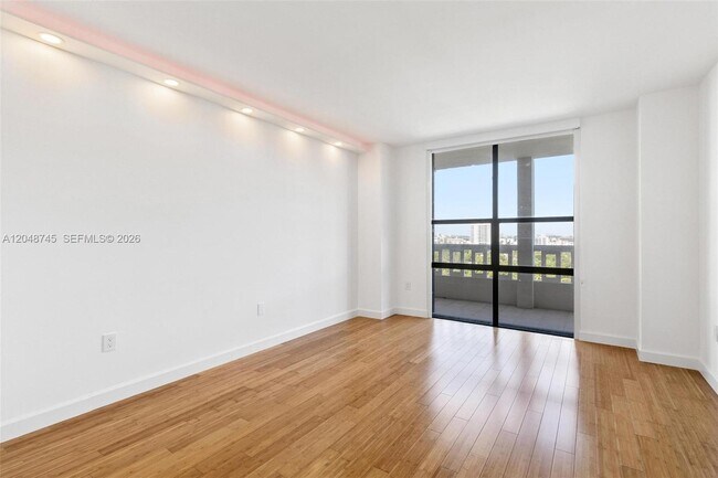 9801 Collins Ave Unit 11-O