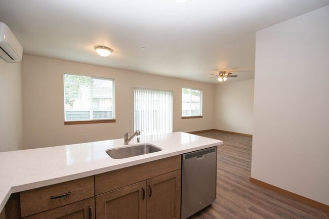 Photo - Gorgeous 2BD Duplex in Great Washougal Location! Beautiful Finishes!