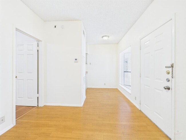 Building Photo - 2604 Salado St Unit 202 Rental