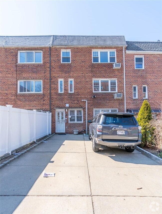 Building Photo - 79-18 150th St Unit 3 Rental