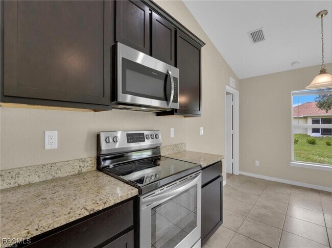 Photo - 1700 NE 5th Pl