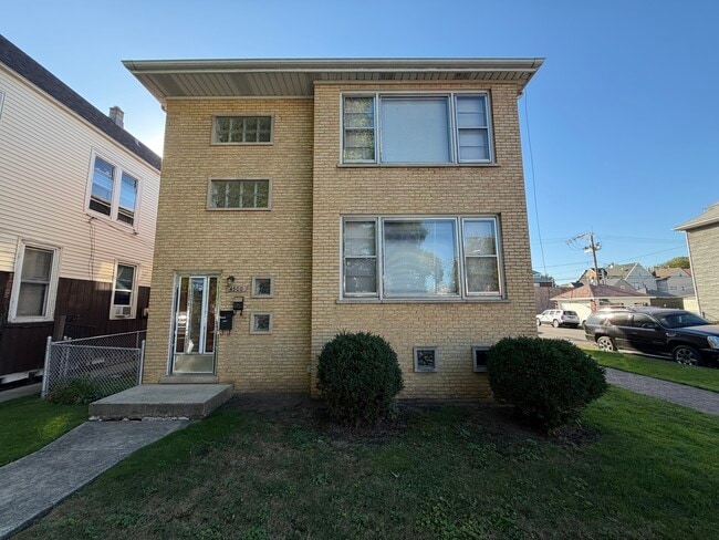 Building Photo - 4500 S Washtenaw Ave. Unit 1