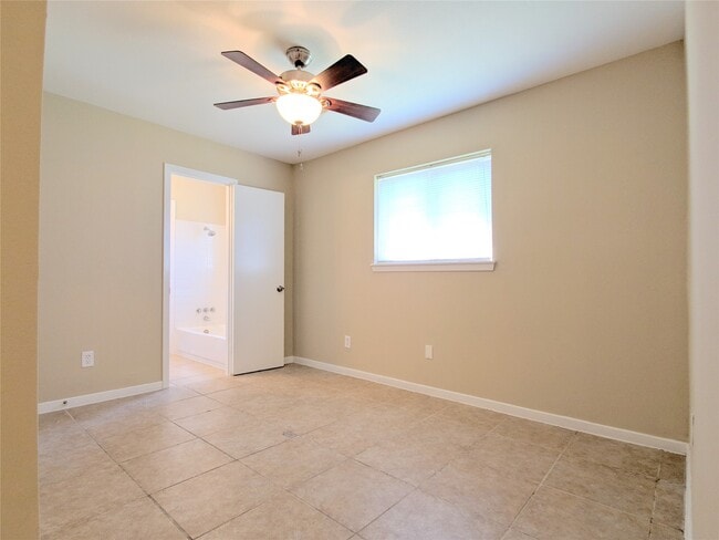 Building Photo - 10962 Buffum St