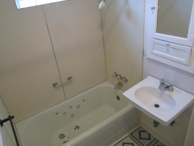 Photo - 225 N Holly St Unit 2